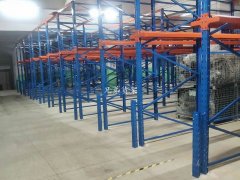 貫通式貨架在倉庫里的優勢和劣勢區別